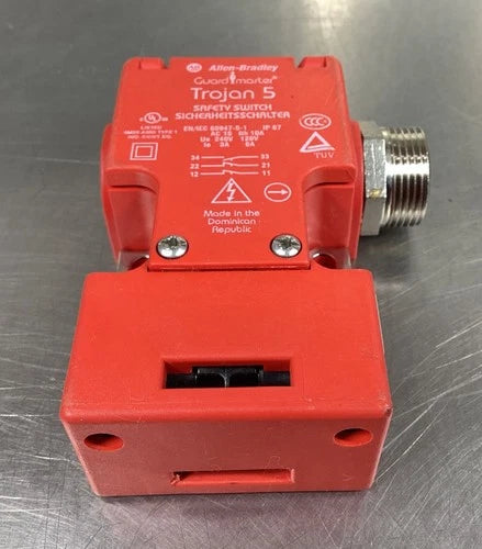 ALLEN BRADLEY GUARDMASTER TROJAN 5 SAFETY SWITCH 440K-T11090 /B     4C46