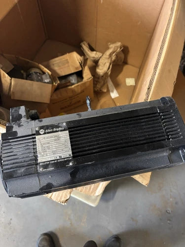 NEW NO BOX ALLEN BRADLEY 1326AB-B530E-M2L  Servo Motor