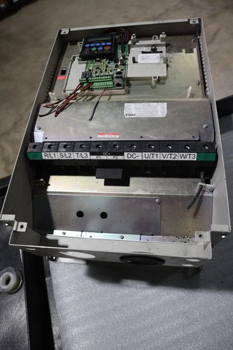 ALLEN BRADLEY 22C-D142A103 POWERFLEX 400 100HP STOCK S-570
Opens in a new window or tab