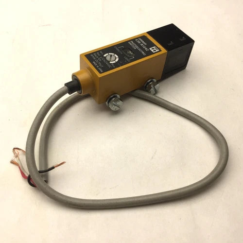 Omron E3S-R1E42 Photoelectric Switch, 12-24VDC, 999.998mm Sensing Distance