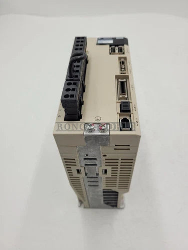 1PC SGDV-5R5A11A002000 750w Yaskawa servo drive USED
