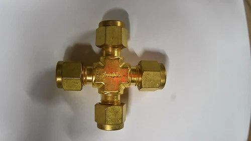 SWAGELOK B-400-4 BRASS UNION CROSS 1/4