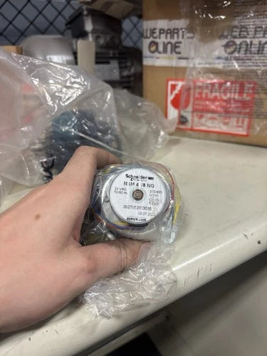 NEW NO BOX SCHNEIDER BERGER LAHR RSM41/8NG 230V MOTOR REDUCER