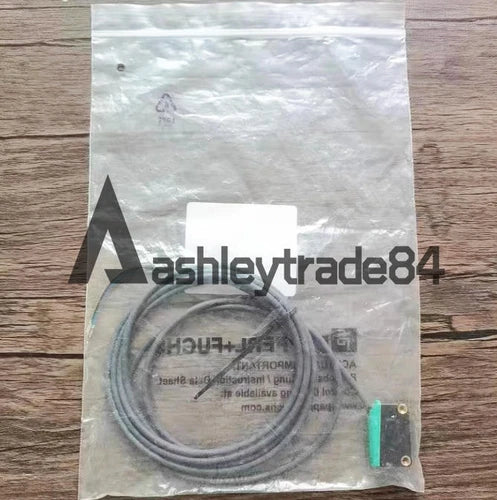 1PCS New Pepperl+Fuchs ML100-8-H-250-BU/103/115 Photoelectric sensor