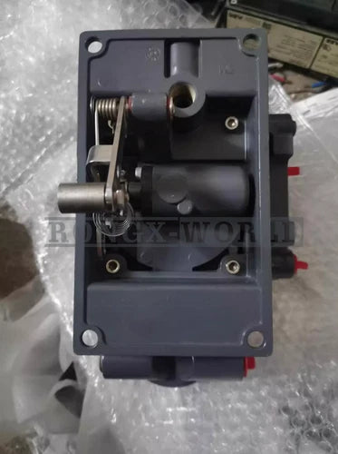 ONE FISHER Valve Positioner DVC6020 New