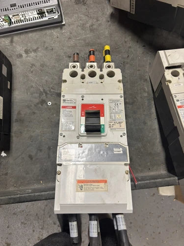 EATON MOLDED CASE SWITCH LGK3400KSG STYLE L400K 400 AMP 600 VAC 3P USED