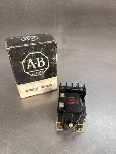 Allen Bradley 500L-T0D93  SERIES A 3-POLE 120V 60HZ 5/10AMP (4C-17)