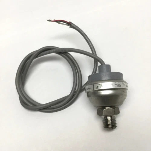 Cole-Parmer 68075-50 Pressure Transducer Transmitter 250psi, 0.5-5.5VDC, 1/4