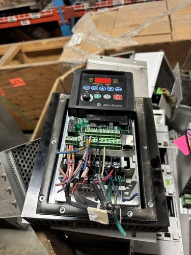 ALLEN BRADLEY 22B-D010H204 5.0HP 380-480 Drive  SER A USED MISSING COVER