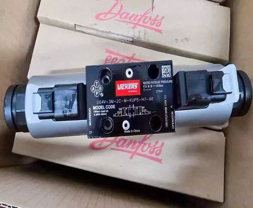 NEW In Box Vickers DG4V-3M-2C-M-KUP5-H7-66 Solenoid Valve