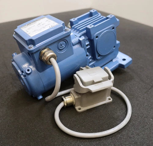 BAUER Kegelrad-Getriebemotor BS04-11U/DU04LA8/SP n1=  680U/min n2= 2,1U/min