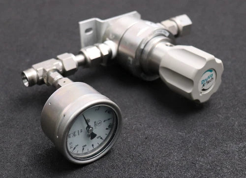 APTECH Drosselventil AK1210S 2P 8 8 mit Messuhr WIKA -1 bis 9bar