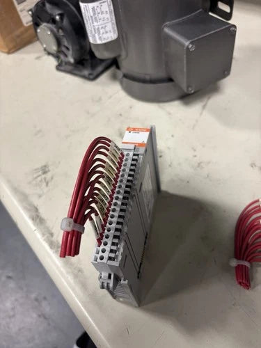 Allen Bradley 5069-OA16 /A CompactLogix 16-Ch 120/240VAC Digital Output Module