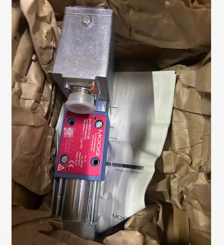 New In Box MOOG D633-313B R16KO1N0NSM2 Servo Valve