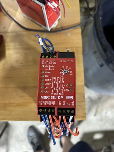 ALLEN BRADLEY MSR138.1DP 440R-M23092 MONITORING SAFETY RELAY USED