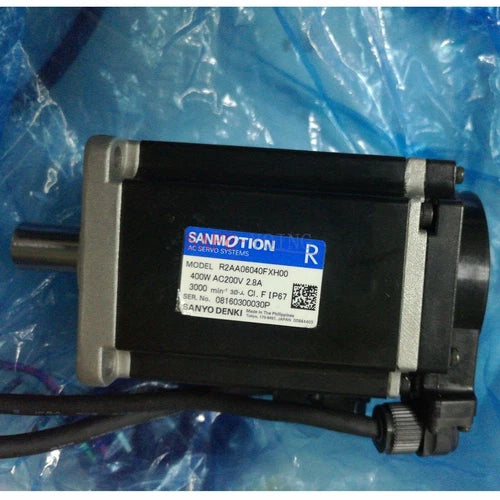 One Sanyo servo motor R2AA06040FXH00 400W Used