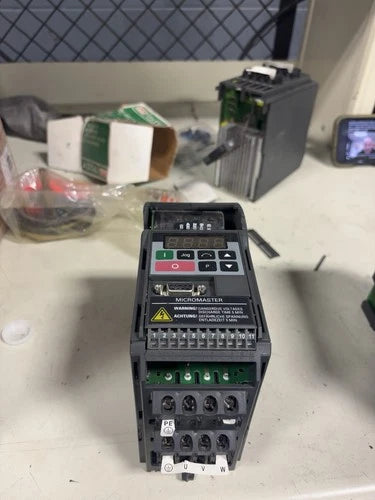 CRACKED Siemens MicroMaster 6SE9211-1DA40 UNFILTERED AC Drive  3PH 400-500V USED