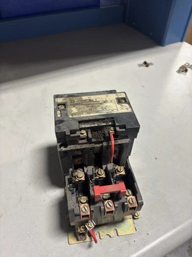 Square D 8536SD01S Nema 2 Motor Starter USED