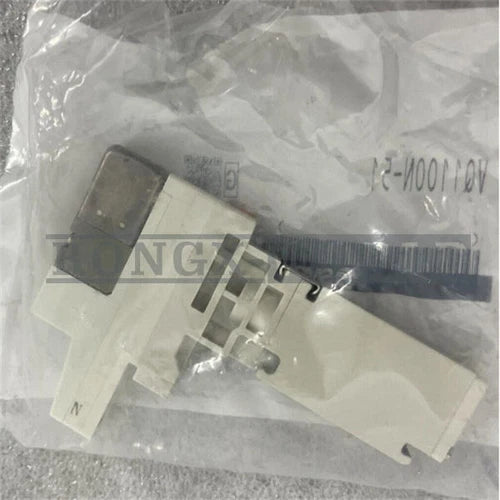 ONE SMC VQ1100N-51 solenoid valve NEW