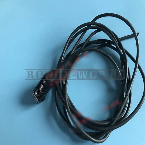 ONE BANNER VS1AN5CV10 Photoelectric Sensor Used