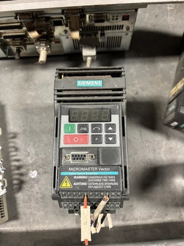 Siemens 6SE3211-4DA40 Variable Frequency Drive  380/500V USED