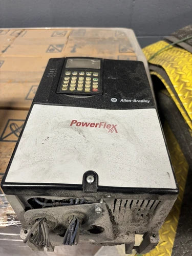 Allen Bradley 20AD011A0AYNANC0 PowerFlex 70 Variable AC Drive VFD SERIES A USED