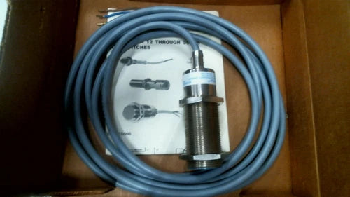 CUTLER HAMMER EATON E57MBL30A2 TUBULAR INDUCTIVE PROX. SENSOR & CABLE-FREESHIP