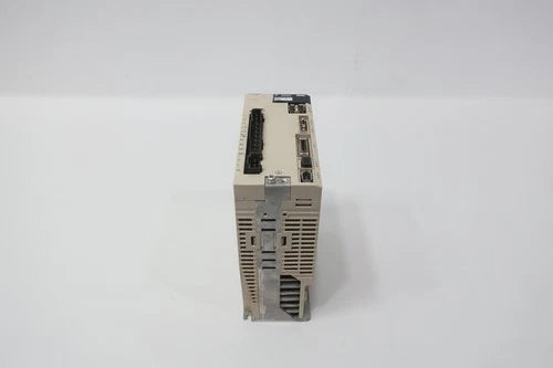 Yaskawa SGDV-7R6A11A002000 Servopack Drive 1kw 200-230v-ac 0-400hz 0-230v-ac