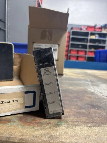 NEW NO BOX GE Fanuc IC693ALG221B Analog Input Module