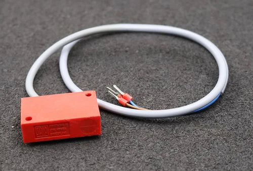 BAUMER ELECTRIC induktiver N?herungsschalter IFFK 12P1501/L 10-30VDC gebraucht