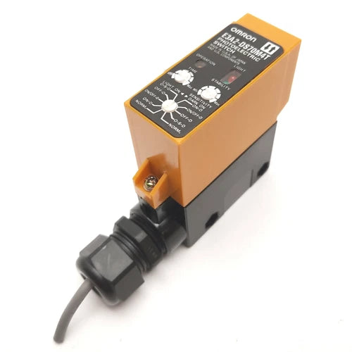 Omron E3A2-DS70M4T Photoelectric Switch, Diffuse Reflective, 70cm, 240VAC/DC