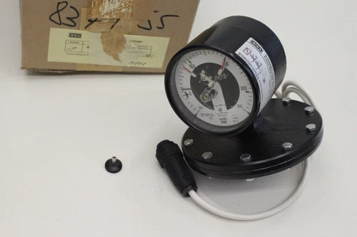 WIKA RE121680 422.12 DIAM.10 Manometer Druckme?ger?t Pressure gauge 821.11 OVP