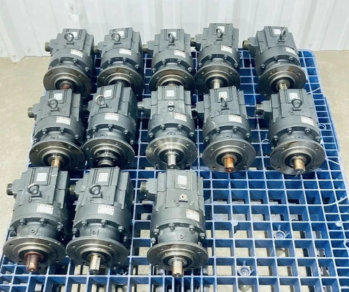 LOT OF 13 MITSUBISHI HC-SFS52G1 AC SERVO MOTOR W/ SUMITOMO CYCLO DRIVE GEAR BOX