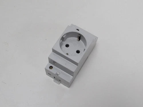 SIEMENS 5TE6700 Schukosteckdose T55 AC230V 16A TOP ZUSTAND