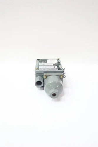 Allen Bradley 836T-T251J Pressure Switch 115-600v-dc 600v-ac 1/4in 5.6bar