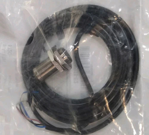 Allen Bradley 872C-DH5NP18-E2/D  sensor proximity switch                 Loc5E29