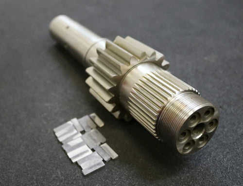 Ritzelwelle 731 0515 7 Gesamtl?nge 285mm Verzahnung mit Z = 18 unbenutzt