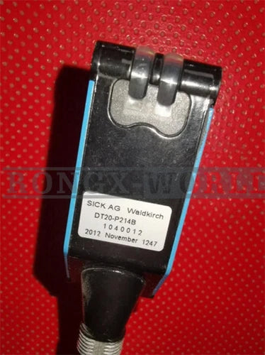 1PC SICK DT20-P214B 1040012 Displacement Measuring Sensor Used