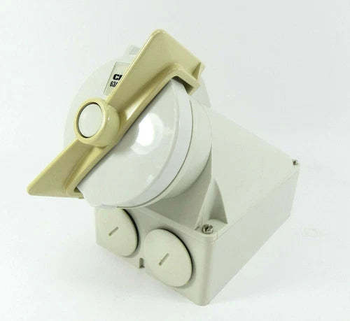 CEEform Wandsteckdose | 63A-8h | ¨¹ber 250 V Gleichstrom | 4 polig