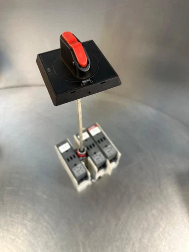 Abb Os-30ACC12 600VAC 30A Fused S. w/3-Ferraz Shawmut ATMR20 20A (4C-39)