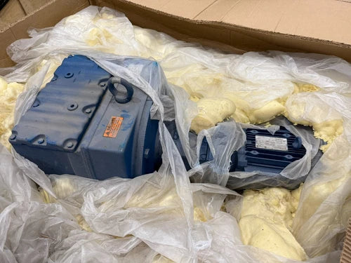 SEW-EURODRIVE R137R77DRE100L4 / R137R77DRE100L4/TH GEAR MOTOR NEW STOCK HP-17
Opens in a new window or tab