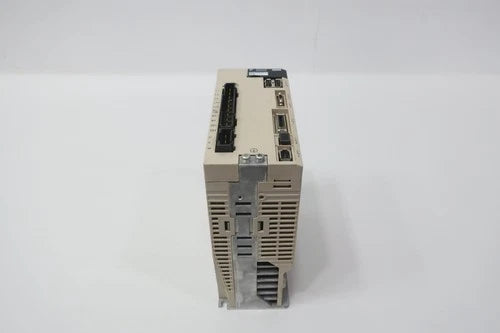 Yaskawa SGDV-5R5A11A002000 Servopack Drive 750w 200-230v-ac 0-400hz 0-230v-ac