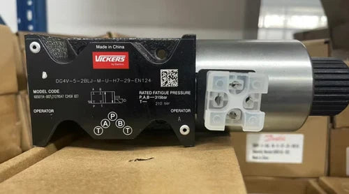 NEW In Box Vickers DG4V-5-2BLJ-M-U-H7-29-EN124 Solenoid Valve