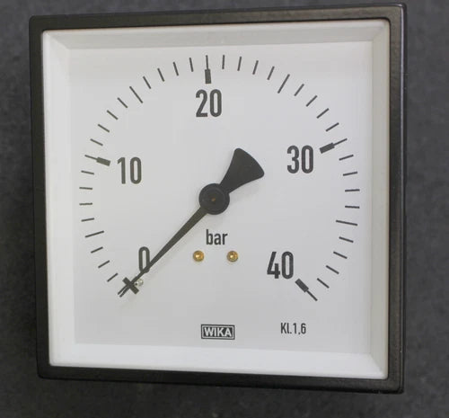WIKA Manometer 214.96x96 - 0-40bar - Nr. 9032720 - Abmessungen 96x96mm