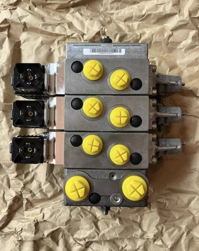 1 pcs NEW DANFOSS PVG32-3 Multi way valve DHL shipping