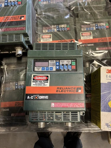 Reliance Electric 2GU21001 A-C VS Drive 1.8 KVA 1 HP 200/230 V  3 PH USED