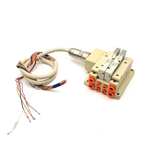 SMC SS5V2-W10CD-02B Manifold With 2x SMC SV2200-5FU Double Solenoid Valve 5-Port