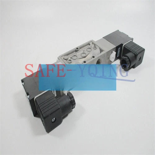 ONE NEW CKD Solenoid valve 4F220-08 AC110V 4F220-08-AC110V