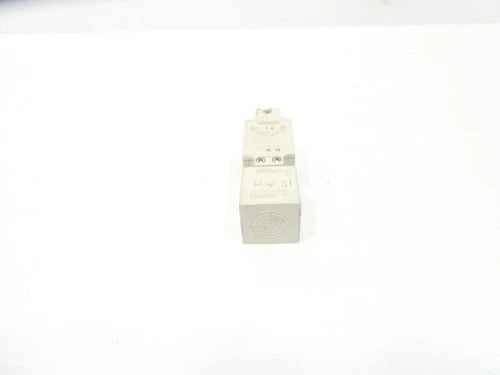 Omron E2Q2-N15Y4-51 Proximity Sensor 20-250v-ac