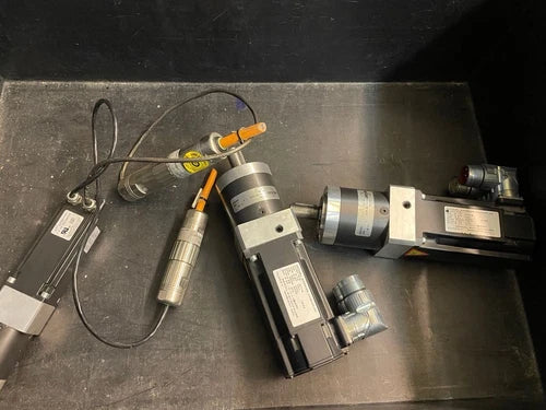 KOLLMORGEN AKM22E-ANBNR-00 Posten (3x) Servomotor